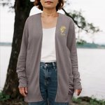 Personalisierte Strickjacke mit Geburtsblume und Gesticktem Namen Alltagskleidung Geburtstagsgeschenk für Familie Freund