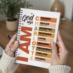 Taccuino a spirale personalizzato God Says Bible Verse A5 con nome e 120 pagine foderate Regalo di Natale per la famiglia e gli amici cristiani