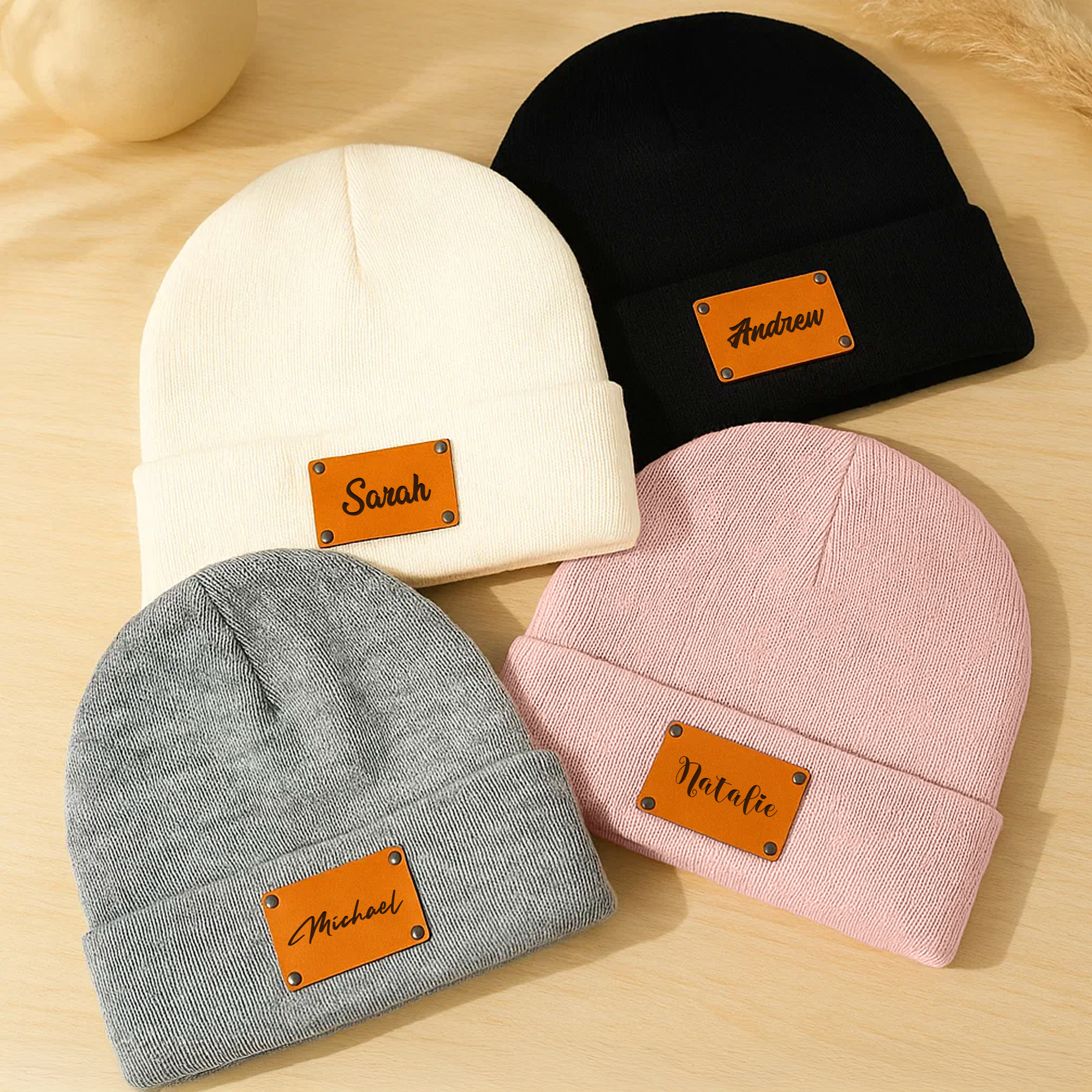 Bonnet en cuir PU personnalisé avec nom Accessoire d'hiver Cadeau d'anniversaire pour les hommes, les femmes et la famille
