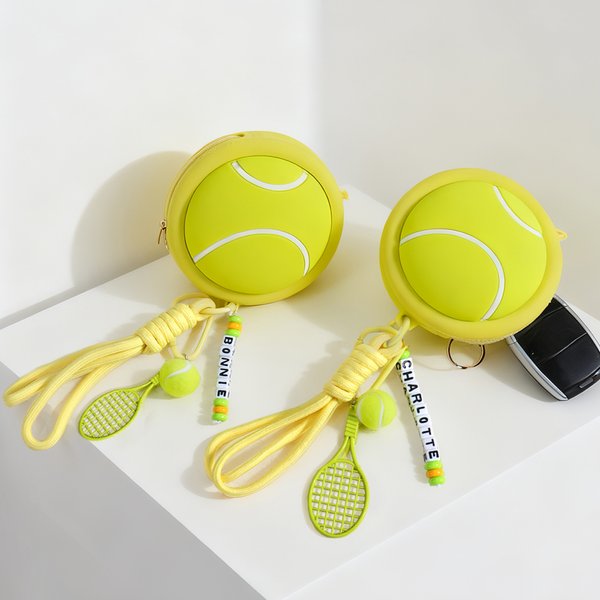 Porte-nom personnalisé en forme de balle de tennis avec breloques balle de raquette Cadeau d'anniversaire d'équipe pour entraîneur, amoureux du tennis et coéquipiers