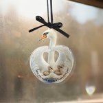 Personlig akvarell mamma svan och 1-5 baby svanar akryl shaker prydnad med namn födelsedag mors dag julklapp till mamma