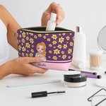Borsa da trucco portatile personalizzata con nome fiore di nascita e ragazza in stile cartone animato regalo di compleanno e anniversario per donne