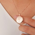 Gepersonaliseerde Ketting met Geboortebloem en Fotomedaillon Gegraveerde Naam Verjaardag- en Jubileumcadeau voor Dames