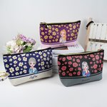 Borsa da trucco portatile personalizzata con nome fiore di nascita e ragazza in stile cartone animato regalo di compleanno e anniversario per donne