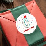 Gepersonaliseerde Waterdichte Kerststickers met Kerstmanmuts Initiaal Naam en Kleurrijk Vuurwerk Ontwerp Feestelijk Kerstcadeau voor Kinderen