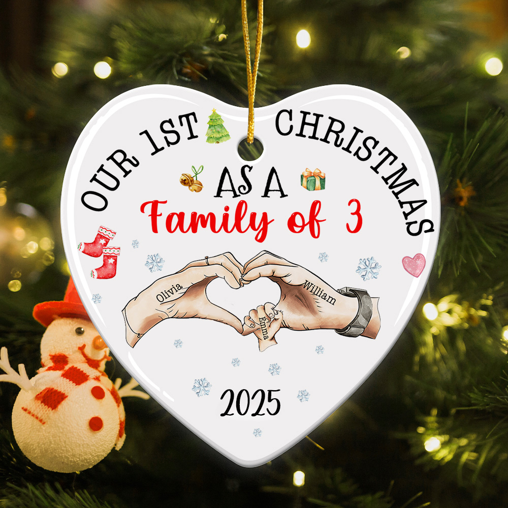 Ornement personnalisé en céramique en forme de coeur avec nom Notre 1er Noël en famille en se tenant la main Décoration de l'arbre de Noël Cadeau pour la famille