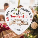 Personalizado Nuestra 1ª Navidad en Familia Cogidos de la Mano Adorno de Cerámica en Forma de Corazón con Nombre Decoración del Árbol de Navidad Regalo para la Familia