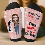 Calcetines a media pierna personalizados con el nombre de un personaje de dibujos animados multicolor Regalo de cumpleaños del Día de la Enfermera para el personal médico de enfermería