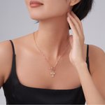 Collier personnalisé en forme de croix à motif de marteau avec initiale Bijoux délicats Baptême Prière Journée Cadeau religieux pour femmes Chrétiennes