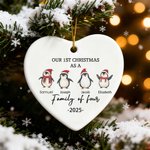 Personalizado Nuestra Primera Navidad Pingüino Familia Corazón Adorno de cerámica con nombres y año Árbol Decoración Regalo de Navidad para la familia Niños