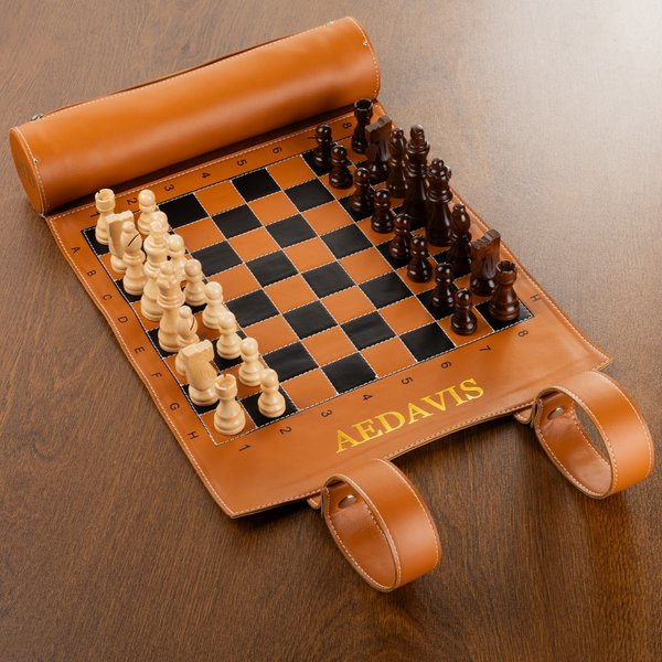 Personligt schackspel i massivt trä med text och magnet i läder för upprullning Resa Spelkväll Jubileum Födelsedagspresent för schackälskare Schackspelare