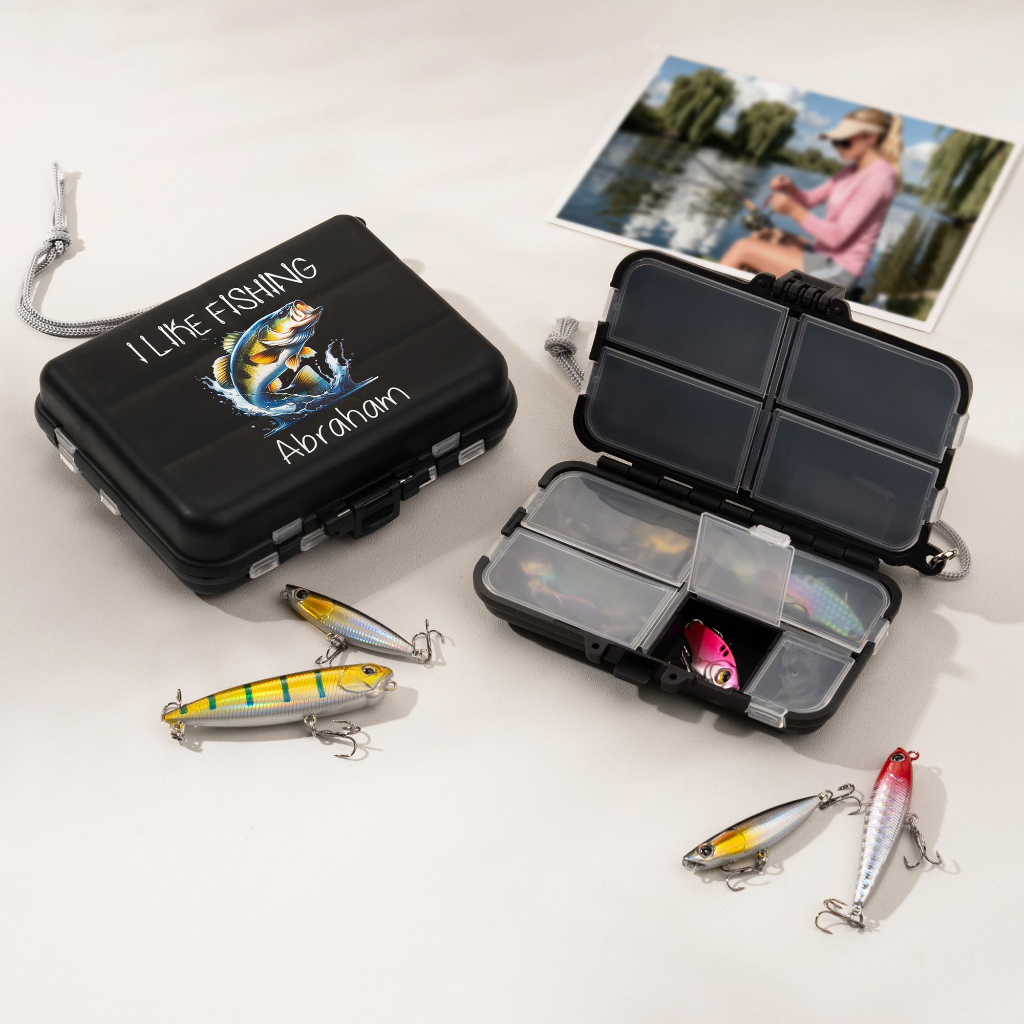 Boîte de rangement portable personnalisée avec leurres de pêche réalistes et accessoires de pêche nominatifs Cadeau de fête des pères pour les passionnés de pêche