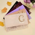 Personalisierter Schal im Retro-Design mit Namen Floraler Initiale Jahrestag Geburtstag Weihnachten Winter Geschenk für Damen