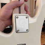 Logo gravé personnalisé Texte plaque de manche de guitare Accessoire de guitare Utilisation quotidienne Cadeau d'anniversaire pour le guitariste Constructeur de guitares