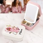 Personalisierte Cartoon Pyjama Mädchen PU-Leder-Schmuck-Box mit LED Drei-Farben-einstellbare Spiegel und Name Freundschaft Geburtstagsgeschenk für Schwestern Freunde