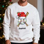 Personalisiertes Mehrfarbiges T-Shirt Sweatshirt Hoodie mit Ballmuster Weihnachtsmütze und Namen Weihnachtsgeschenk für Mannschaft Erwachsene Familie