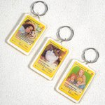 Llavero Acrílico Personalizado Ghibli Art Style Photo Poke con Descripción del Ataque y Funda Protectora Regalo de Cumpleaños Aniversario para Amigos de la Familia