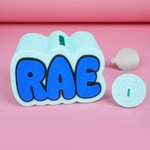 Tirelire Personnalisée Multicolore Imprimée 3D Lettre Nom Tirelire Utilisation Quotidienne Anniversaire Cadeau de Noël pour Nouveaux Parents Nouveaux Nés Enfants