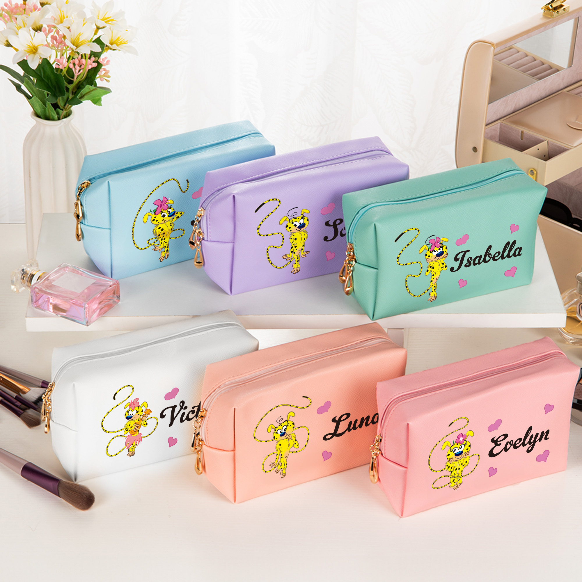 Pochette de maquillage en cuir PU avec nom Cadeau d'anniversaire pour elle Callie × Marsupilami®.