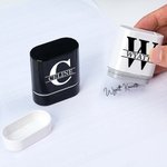 Personlig enkel initial namnstämpel bärbar stämpel med text för daglig användning Födelsedagspresent för affärspartners vänner familj