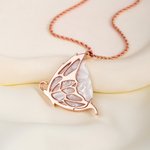 Personalisierte Schmetterling Gitarre Pick zierliche Halskette mit Namen Geburtstag Jahrestag Geschenk für Musik-liebenden Frauen