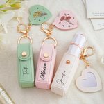 Personalisierte Geburt Blume Name PU Leder Lippenstift Fall Keychain mit herzförmigen Spiegel Make-up Essentials Geburtstag Hochzeit Geschenk für Frauen