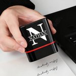 Personlig enkel initial namnstämpel bärbar stämpel med text för daglig användning Födelsedagspresent för affärspartners vänner familj