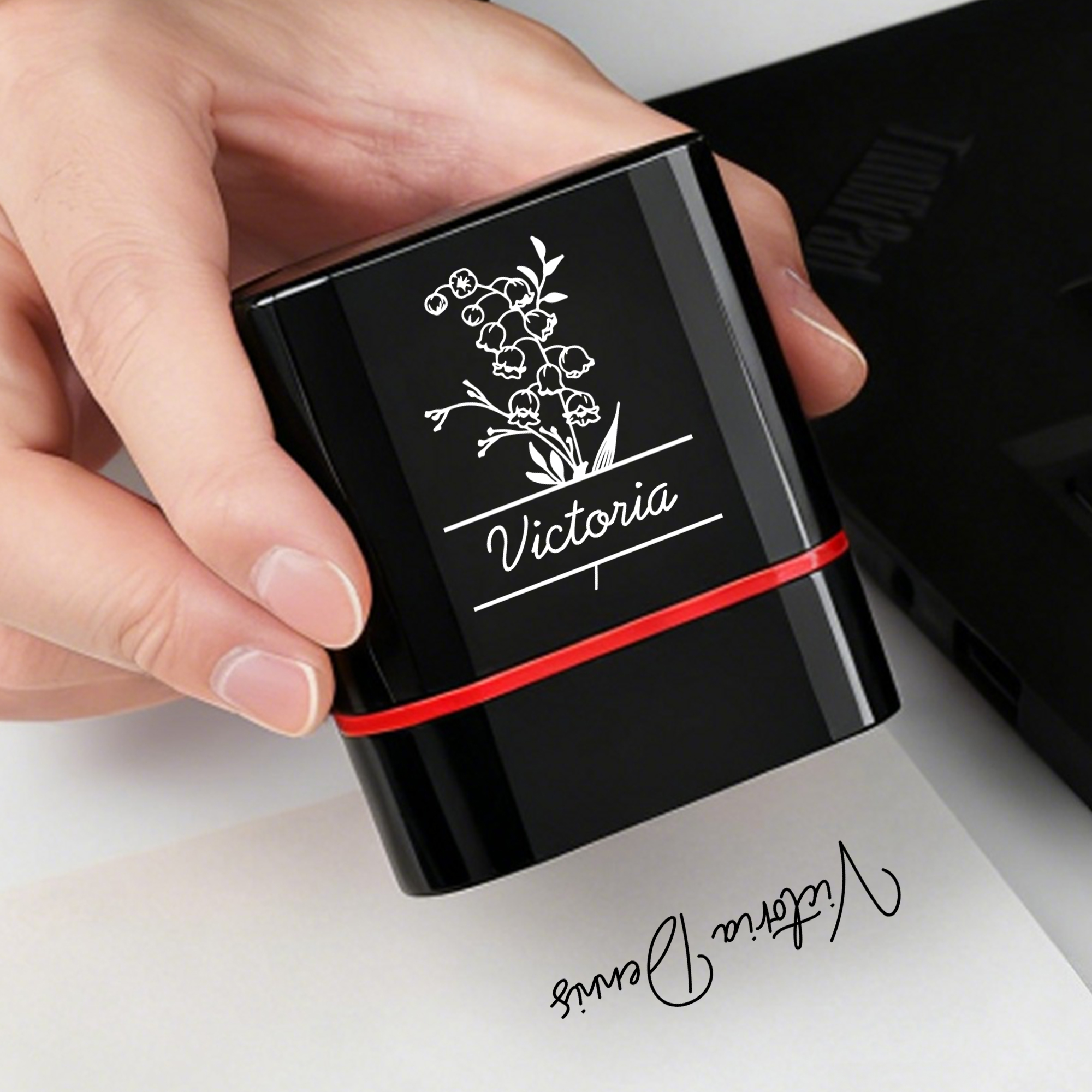 Tampon de signature portable personnalisé avec nom et fleur de naissance Cadeau d'anniversaire pour les amis et la famille