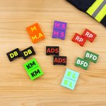 Etichetta per scarponi personalizzata stampata in 3D e colorata con testo Set di 2 Regalo di apprezzamento di uso quotidiano per paramedici, vigili del fuoco e soccorritori