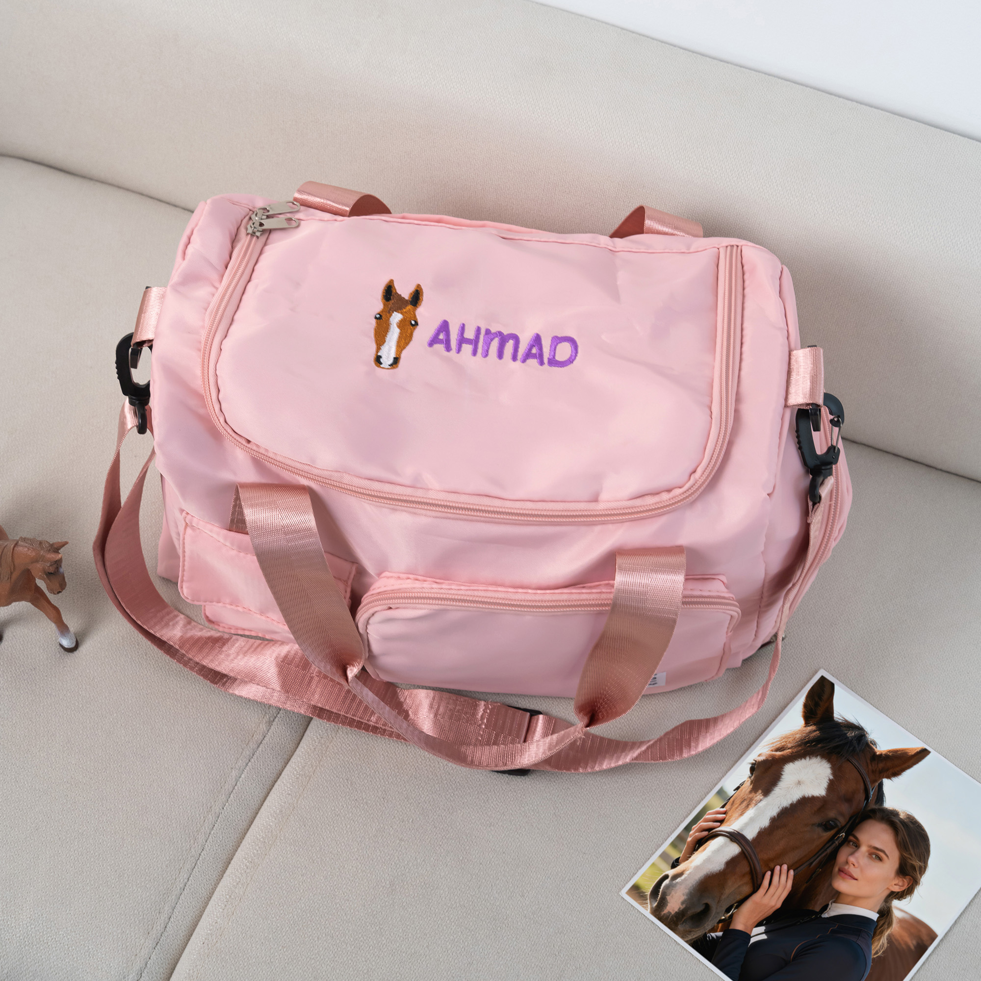 Sac de voyage imperméable à visage de cheval brodé, personnalisé et multi-compartiments, avec nom et bandoulière Cadeau de fête équestre pour les amoureux des chevaux