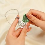 Personalisierte Schmetterling Gitarre Pick zierliche Halskette mit Namen Geburtstag Jahrestag Geschenk für Musik-liebenden Frauen