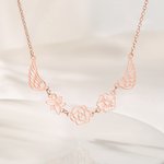Personnalisé 1-3 Fleurs de naissance Aile d'ange Collier délicat Mémorial Anniversaire Cadeau de Noël pour les femmes