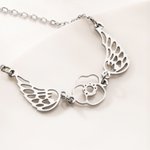 Personnalisé 1-3 Fleurs de naissance Aile d'ange Collier délicat Mémorial Anniversaire Cadeau de Noël pour les femmes