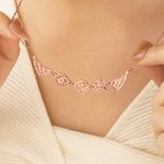 Personnalisé 1-3 Fleurs de naissance Aile d'ange Collier délicat Mémorial Anniversaire Cadeau de Noël pour les femmes