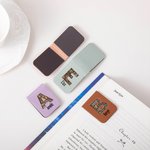 Personligt minimalistiskt bokmärke i magnetiskt PU-läder med namn perfekt present till födelsedag och julklapp för bokälskare och bokmaskar