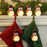 Gepersonaliseerd Sneeuwpop LED-licht Houten Kerstornament met Naam Kerstboom en Sok Decoratie Wintervakantiefeest Cadeau voor Familie en Kinderen
