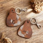 Gepersonaliseerde Western Cowboy bruin bont Textuur afdrukken sleutelhanger met naam en initiaal Dagelijks gebruik Verjaardag Graduate Gift voor boeren Highland Cow liefhebbers