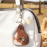 Gepersonaliseerde Western Cowboy bruin bont Textuur afdrukken sleutelhanger met naam en initiaal Dagelijks gebruik Verjaardag Graduate Gift voor boeren Highland Cow liefhebbers