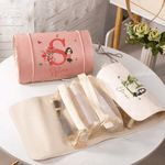 Personalizzato fiore di nascita Cartoon Character PU Leather Makeup Bag con nome e iniziale Uso quotidiano Compleanno Anniversario Regalo per le donne