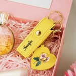 Sac à rouge à lèvres en cuir PU avec nom et miroir en forme de coeur Cadeau d'anniversaire et de mariage pour les femmes