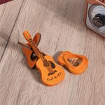 Support de médiators en bois en forme de guitare avec texte gravé et 1-4 médiators Accessoires de musique Cadeau d'anniversaire de Noël pour joueur de guitare