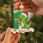 Ornement en bois personnalisé avec nom et prénom pour le bonnet du Père Noël et les dinosaures Cadeau de Noël pour les enfants et les amoureux des dinosaures