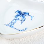 Gepersonaliseerde blauwe boog Toile De Jouy initiële keramische sieraden schotel dagelijks gebruik verjaardagscadeau voor meisjes vrouwen