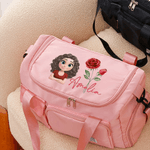 Personalizzata 3D Cartoon Character Birth Flower Borsa da viaggio a più scomparti con nome e tracolla Regalo di compleanno essenziale per le donne