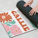 Serviette de yoga personnalisée avec nom et fleur multicolore Accessoires de sport Cadeau d'anniversaire pour les femmes qui aiment le yoga