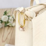 Gepersonaliseerde engel vleugel boog bloem hart charme met initiaal tas sleutel accessoire kerst verjaardag cadeau voor vriend familie