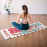 Serviette de yoga personnalisée avec nom et fleur multicolore Accessoires de sport Cadeau d'anniversaire pour les femmes qui aiment le yoga