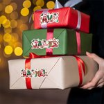 Gepersonaliseerde Kerstman Rendier Sneeuwpop Ontwerp Set van 2 Waterdichte Kerststickers Etiketten met Naam Kerst Decor Feestartikelen voor Familie Kids