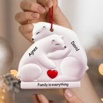 Personalisierte niedliche Umarmung Bär Acryl Ornament mit Liebhaber Herz und 2-9 Namen Home Tree Decor Weihnachtsgeschenk für Familie Freunde
