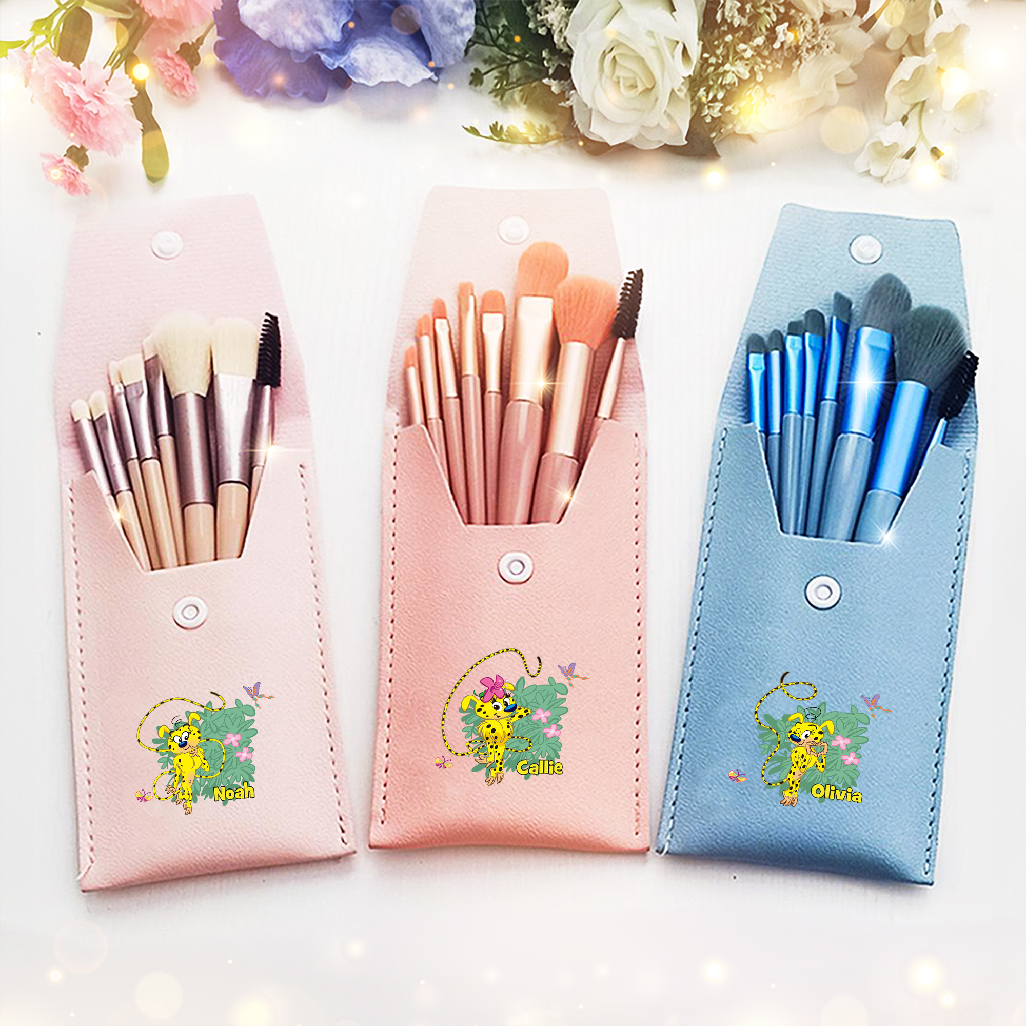 Sac à pinceaux de maquillage personnalisé avec 8 pinceaux de maquillage Cadeau d'anniversaire et de mariage pour les femmes | Callie × Marsupilami®.